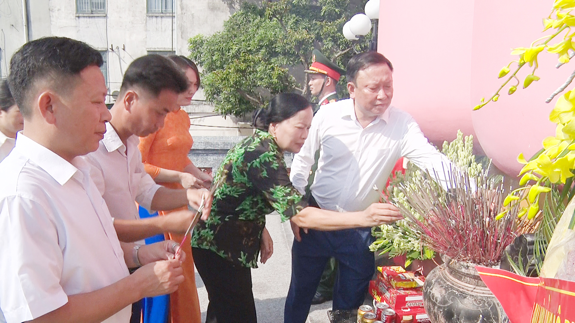 Anh-tin-bai